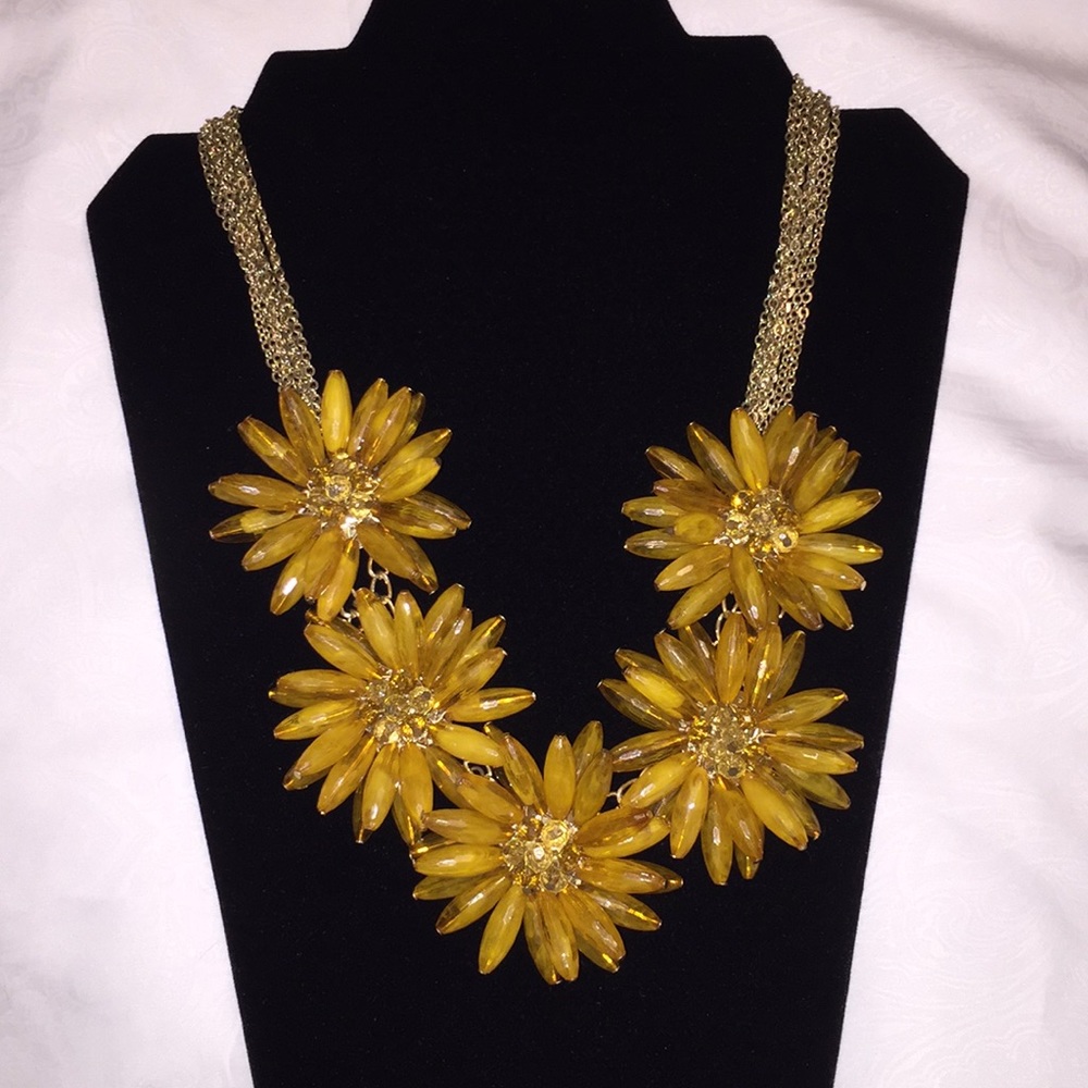 Vintage flower beaded necklace